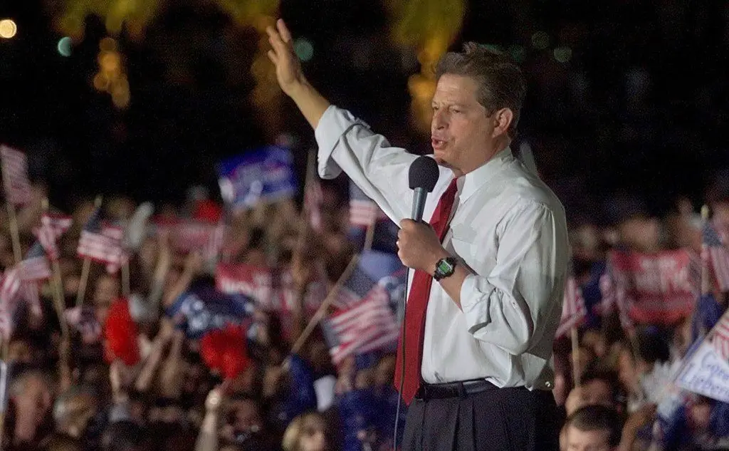 Nulla da fare per Al Gore, che perse per meno di 600 voti in Florida