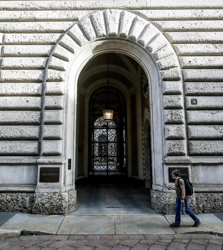 Intesa, offerta da 30,6 miliardi per Mps