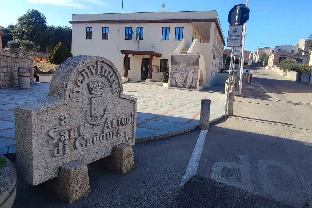 Sant'Antonio di Gallura, il municipio (foto Ronchi)