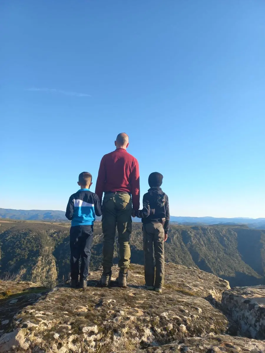 Papà William con Davide e Gabriel Pitzalis, di Orroli (Foto concessa)