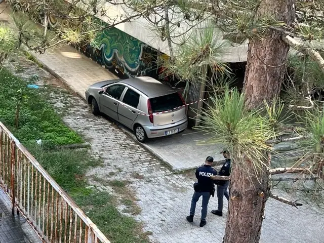 L'auto di Roberto Gleboni in via Gonario Pinna (Locci)