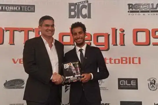 Fabio Aru premiato a Milano (foto TuttoBiciWeb)