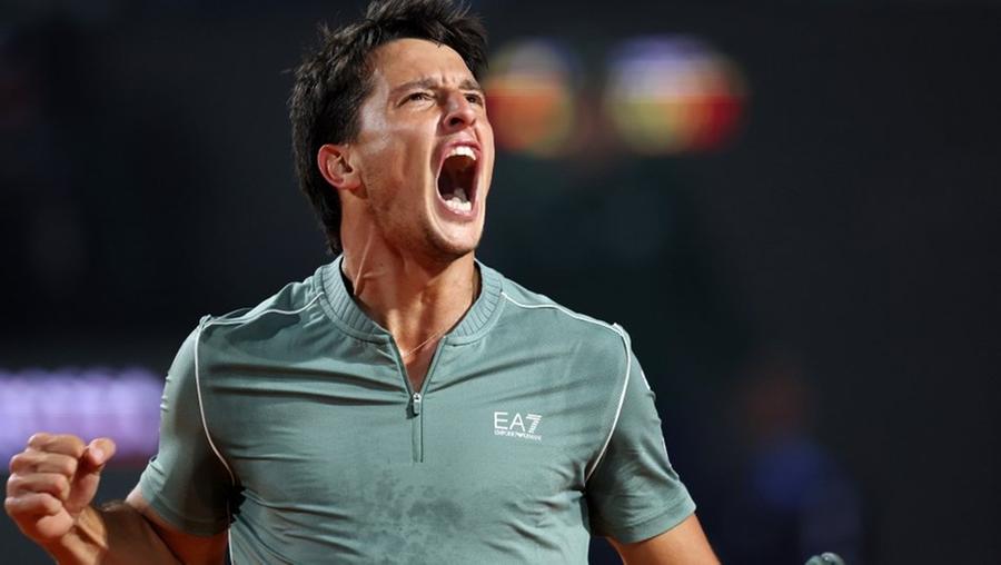 Darderi accende la notte del Foro: batte Jodar dopo tre ore di battaglia e vola in semifinale