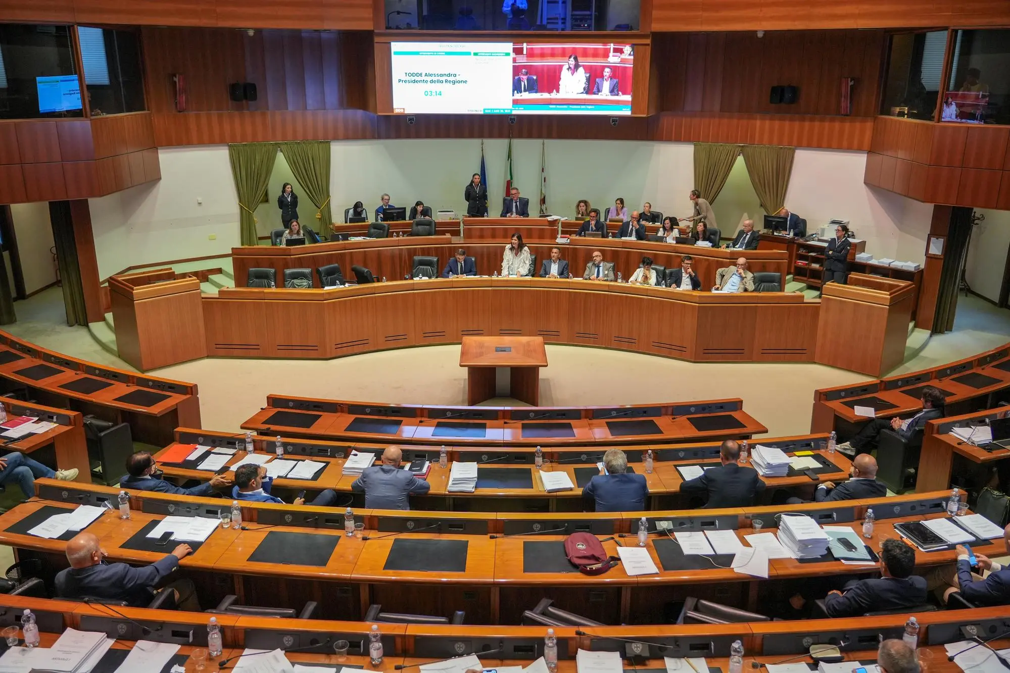 The benches of the Regional Council