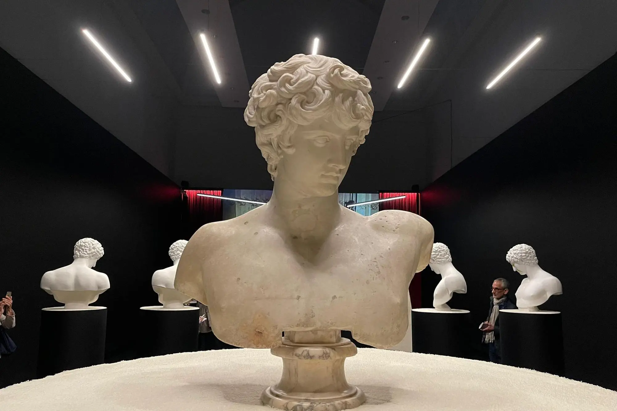 Una delle sculture in mostra (foto V.Pinna)