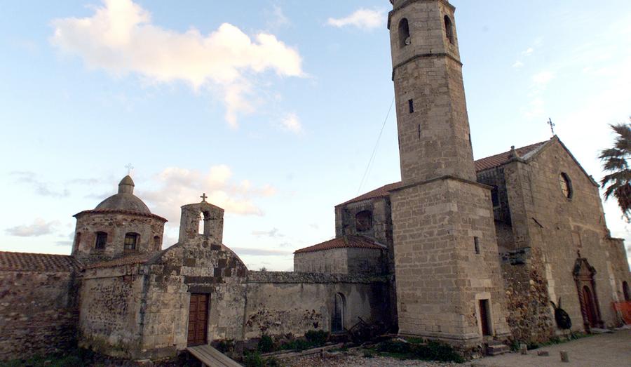 «La storica chiesa di Massama nel degrado da anni»