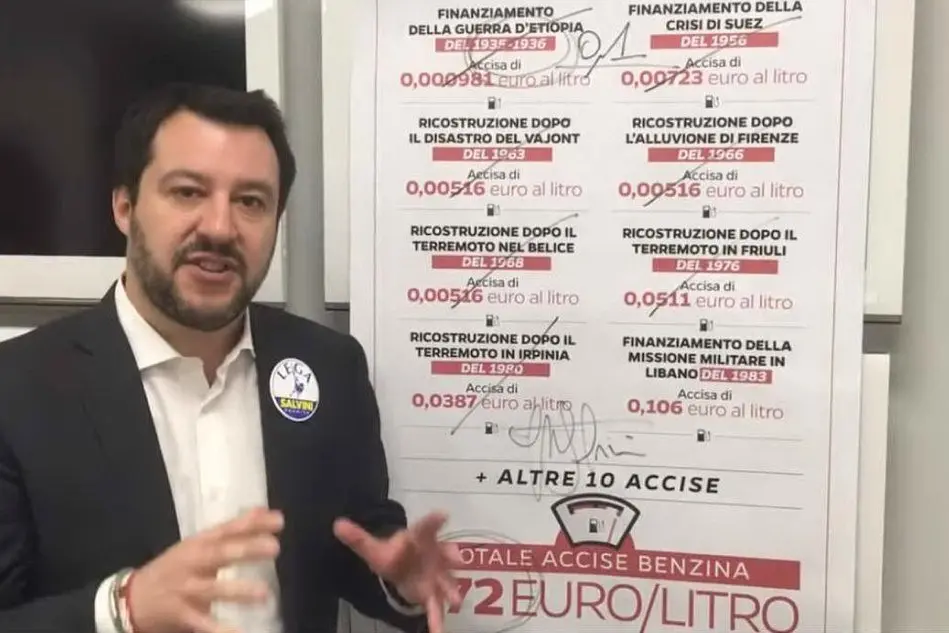 Salvini promette: &quot;Cancelleremo sette accise sulla benzina al primo consiglio dei ministri&quot; (frame dal video Youtube)