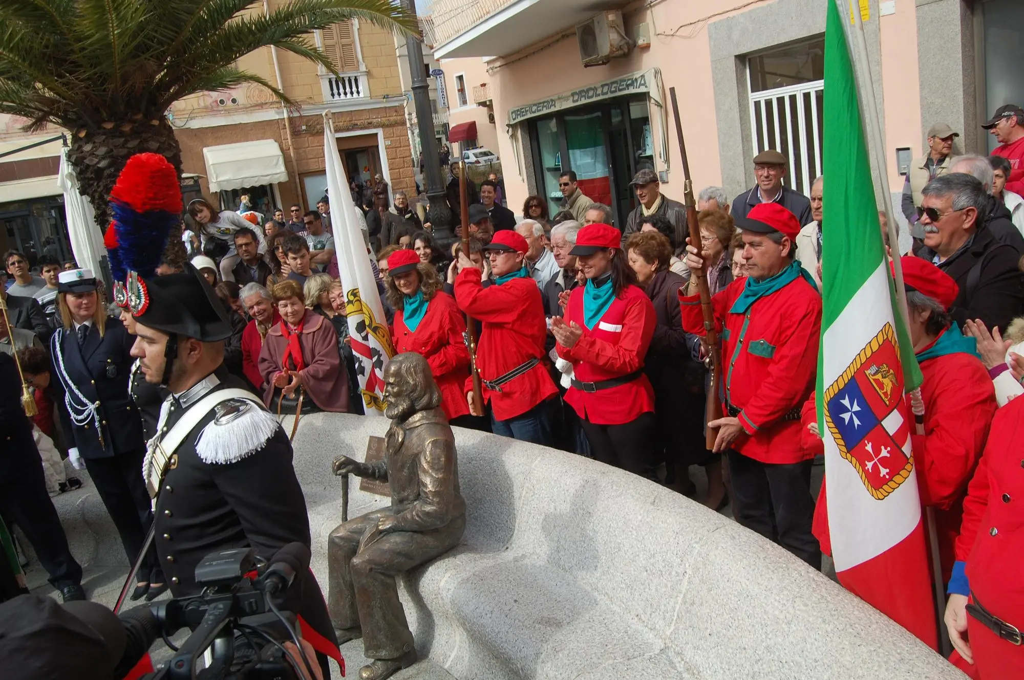 L'inaugurazione della statua (foto Ronchi)