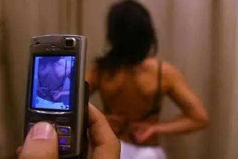 Scatti osé e telefonini - Foto simbolo