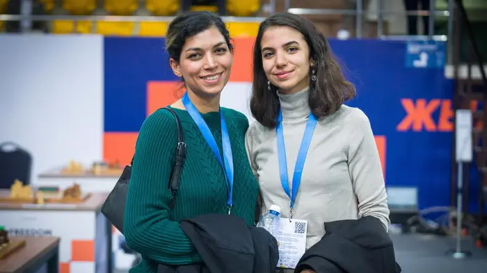 Iranian chess player who competed without hijab meets with Spanish