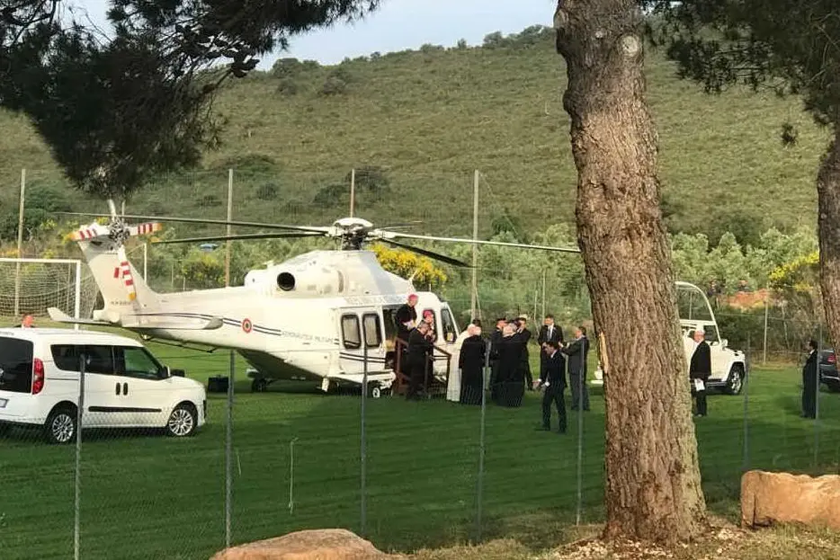 L'arrivo del Papa (foto da Twitter, La Civiltà Cattolica)