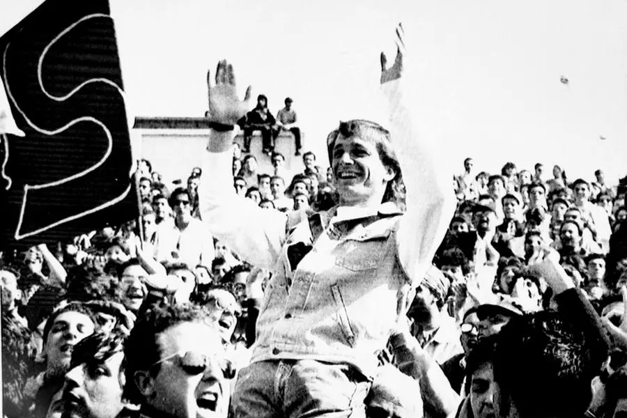 Denis Bergamini acclaimed by the fans (Ansa Archive)