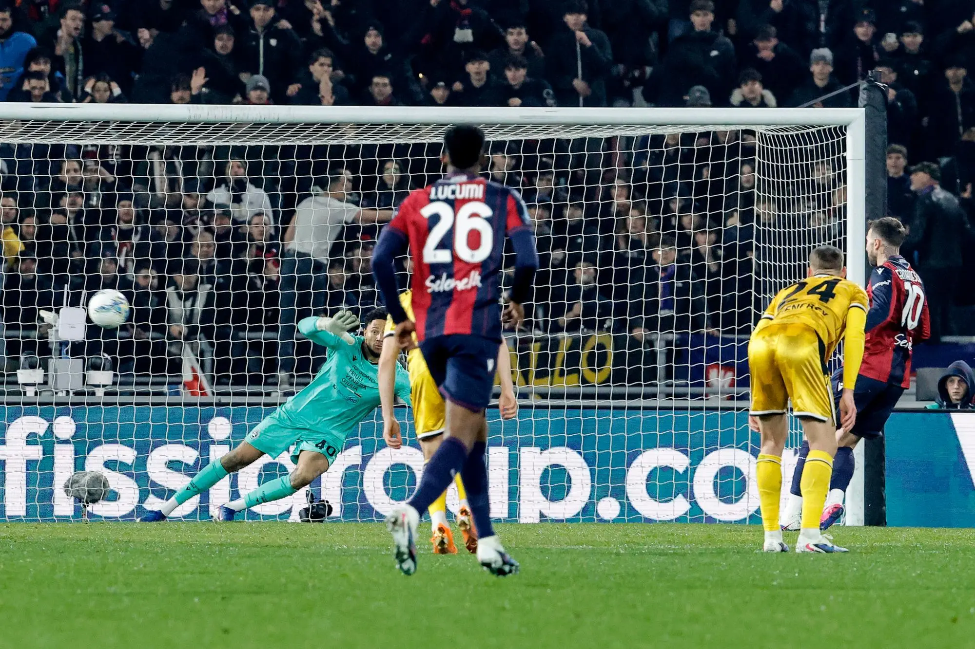Bologna's Federico Bernardeschi scores the 1-0 goal on penalty during the Italian Serie A soccer match Bologna FC vs Udinese Calcio at Renato Dall'Ara stadium in Bologna, Italy, 23 February 2026. ANSA /SERENA CAMPANINI