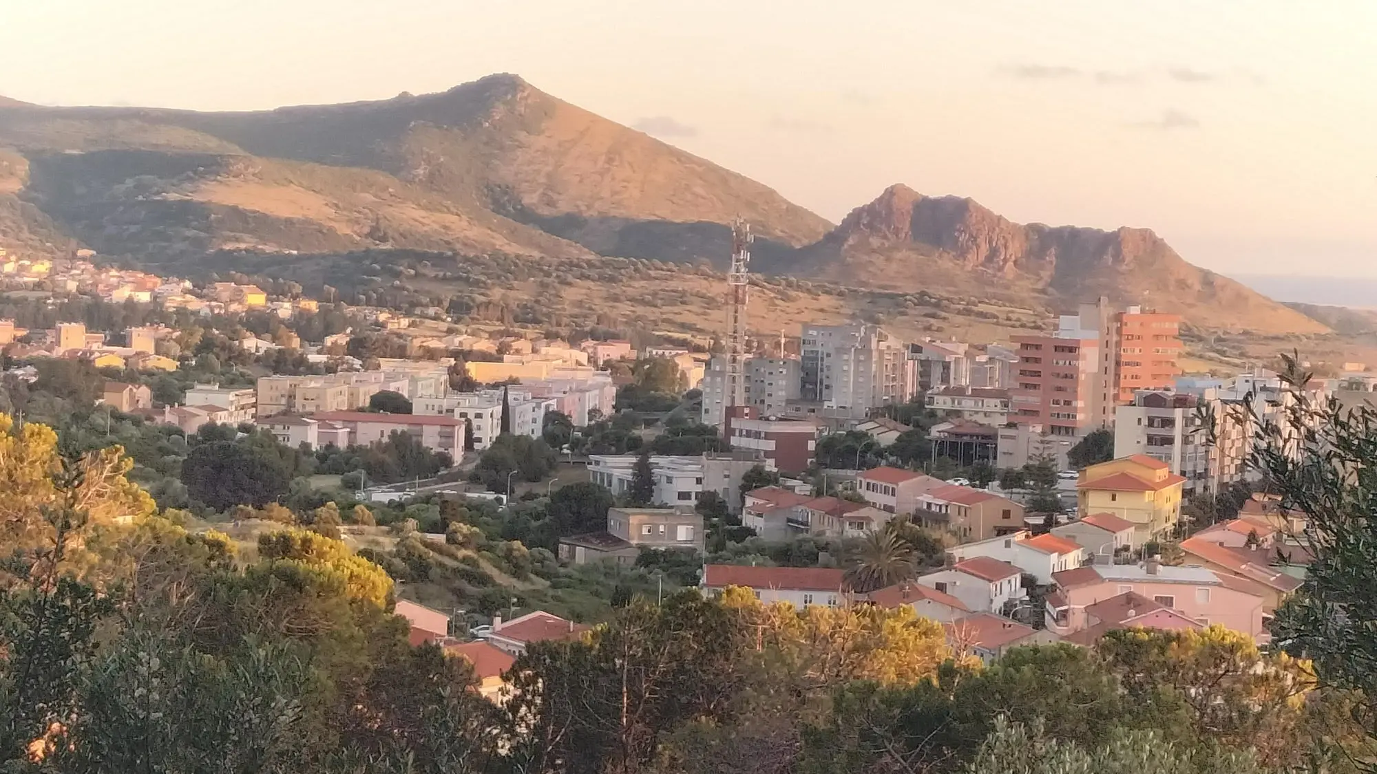 https://immagini.unionesarda.it/version/c:ZDU2ZjNjYWMtOGM1YS00:NTAxMjI3YTctM2YyZS00/image.webp?f=16:9