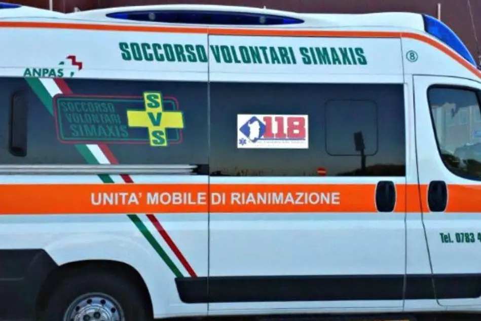 Un'ambulanza del 118 (foto L'Unione Sarda - Sanna)