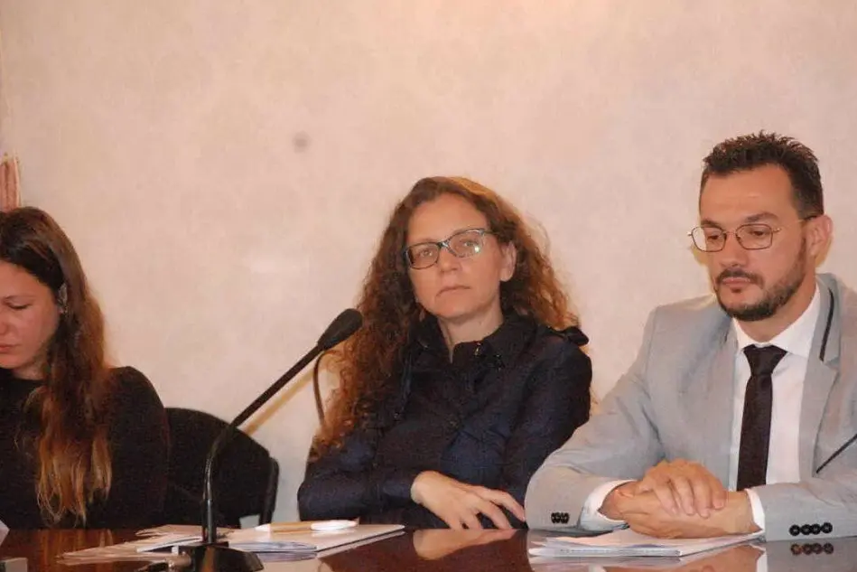 Un'immagine dalla presentazione dell'iniziativa: da sinistra Maria Sciola, Pamela Ladogana e Tomaso Sciola