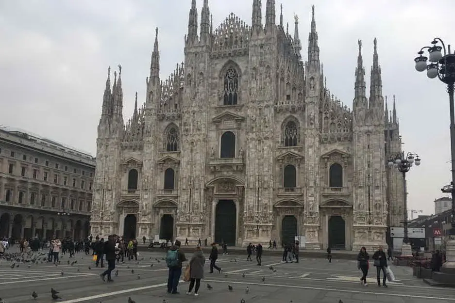 Milano, piazza Duomo (foto L'Unione Sarda)