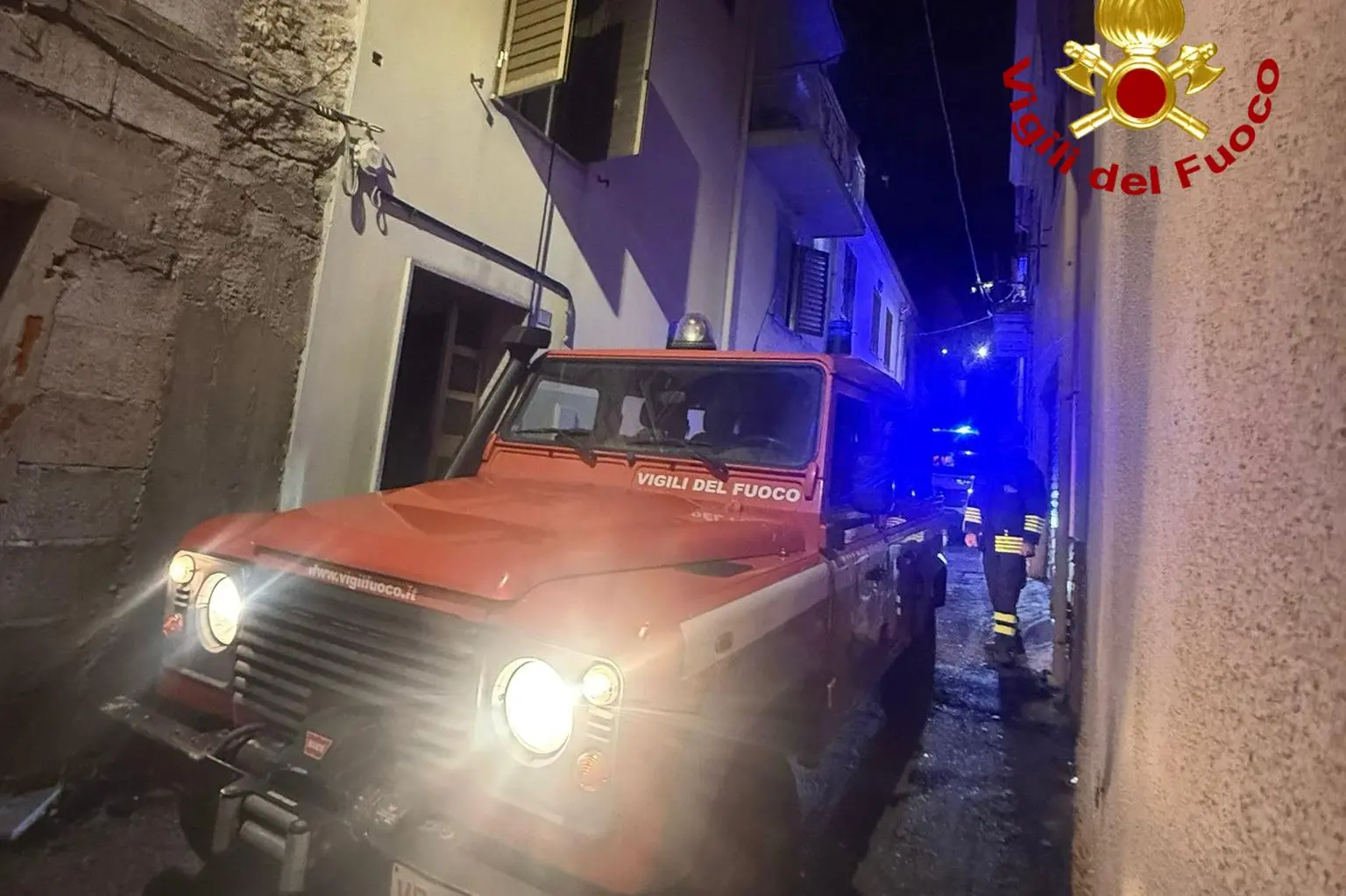 L'intervento dei vigili del fuoco a Bono