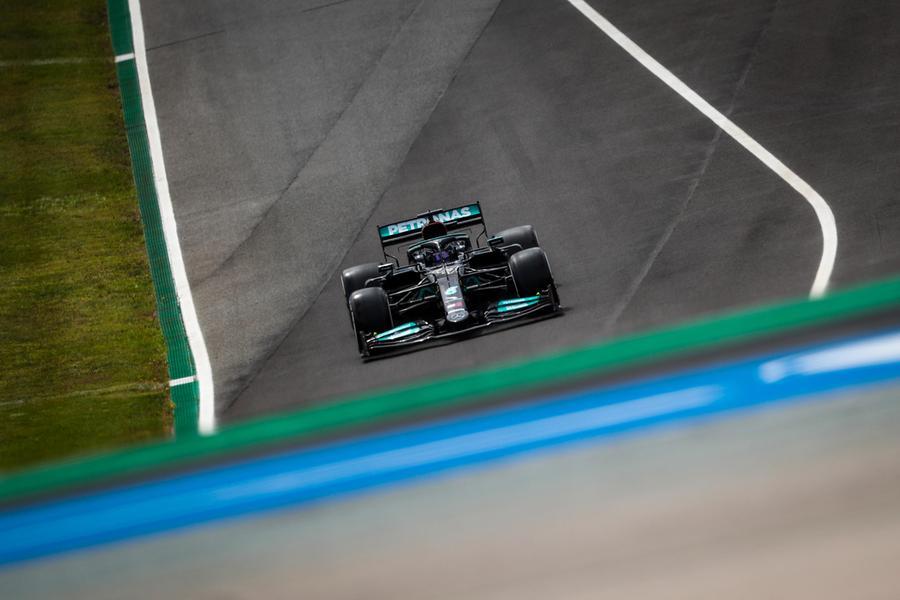 Gp del Portogallo: vince Hamilton, sesto Leclerc