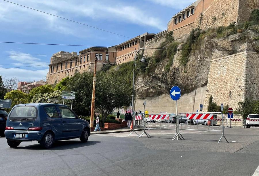 Via Badas chiusa, rabbia a Castello