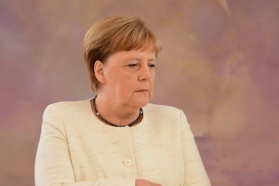 Nuovo tremore in pubblico per Angela Merkel