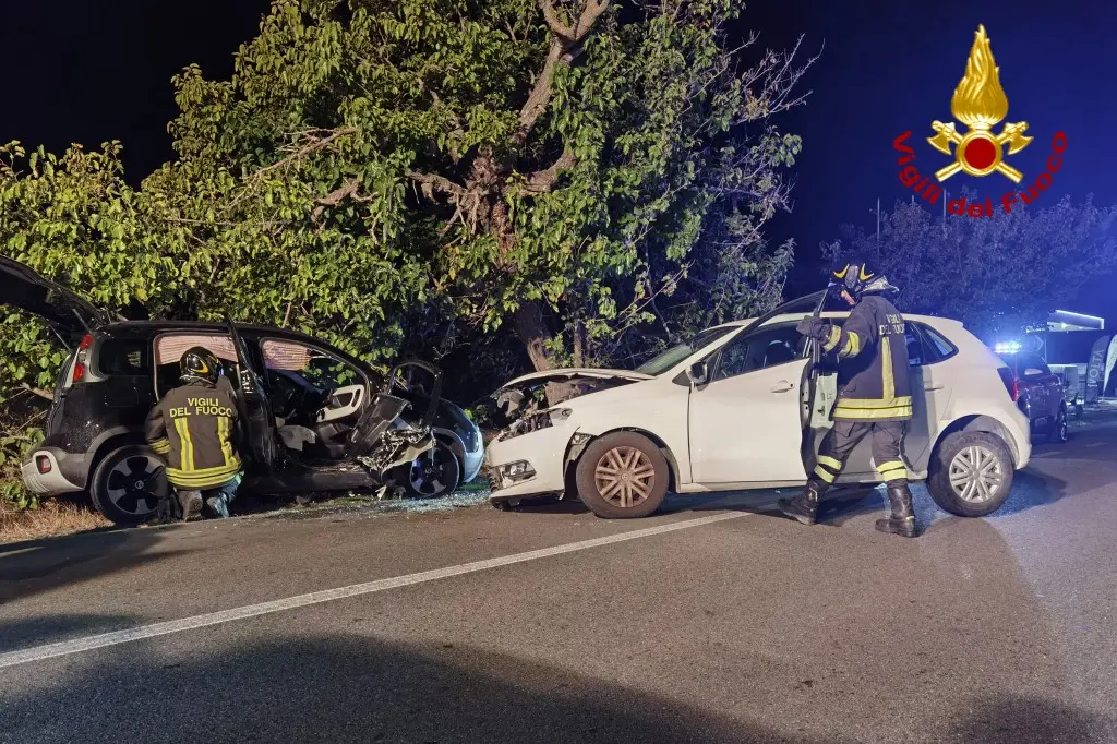 Die am Unfall auf der Via Cagliari beteiligten Fahrzeuge (Foto: Feuerwehr)