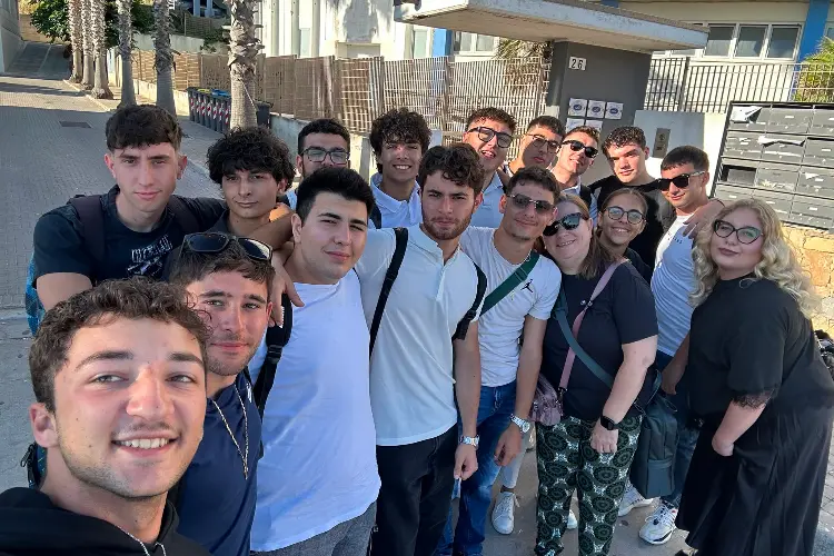 I neo diplomati della 5A Capitani di Porto Torres (foto concessa)