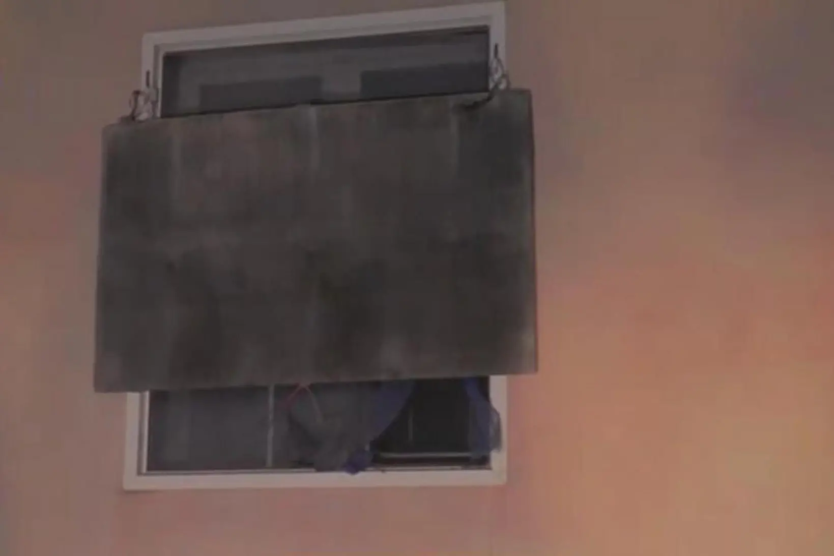 Segregata in casa a Macomer  con gli infissi sbarrati e senza maniglie (Foto: Questura di Nuoro)