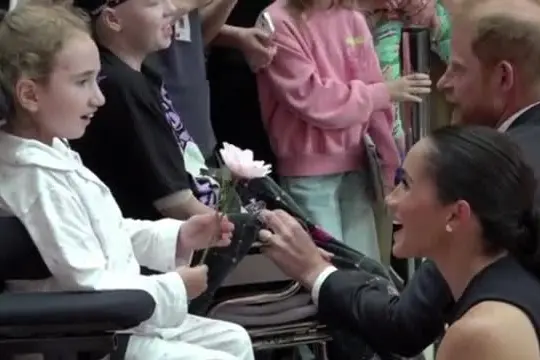 Harry e Meghan in Australia, la visita a un ospedale pediatrico