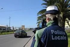 Agenti della Polizia locale (foto Pinna)