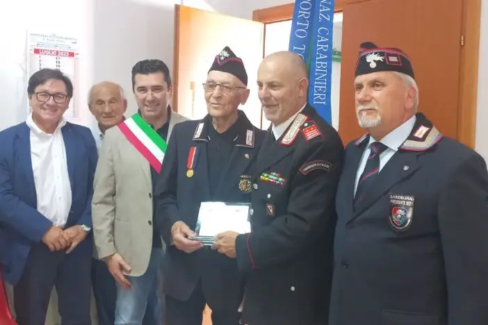 Angelo Chessa festeggiato dai colleghi (foto Pala)