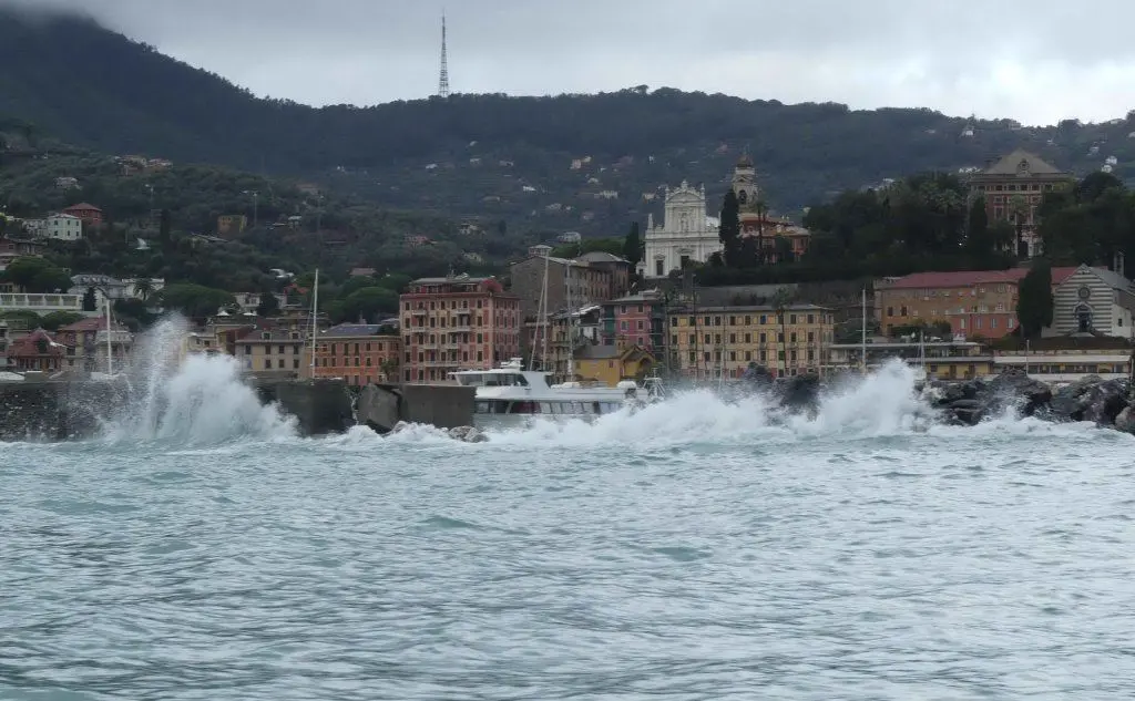 La furia del mare a Portofino