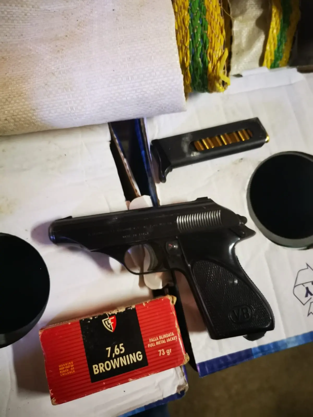 La pistola sequestrata a Simaxis (foto carabinieri)