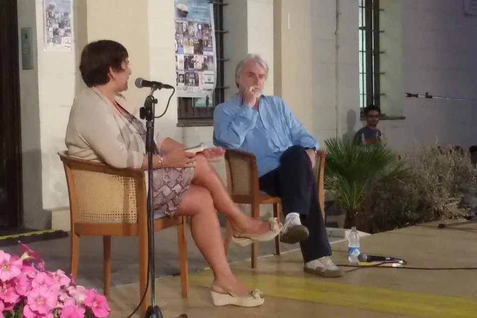 Paolo Crepet insieme alla giornalista Caterina De Roberto