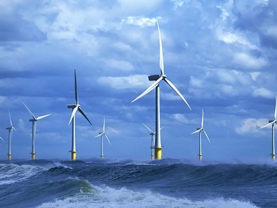 Un impianto eolico off shore (Archivio)