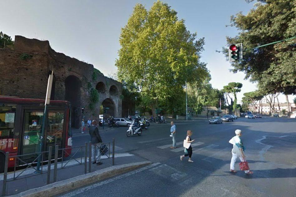 Roma, indagato per omicidio stradale il tassista che ha ucciso una 16enne
