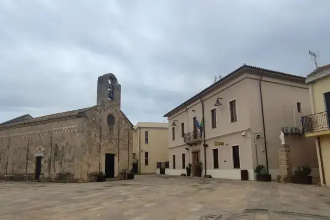 Villa San Pietro, piazza