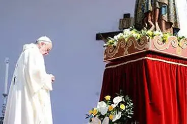 Il papa a Bonaria dirante la visita a Cagliari (archivio L'Unione Sarda)