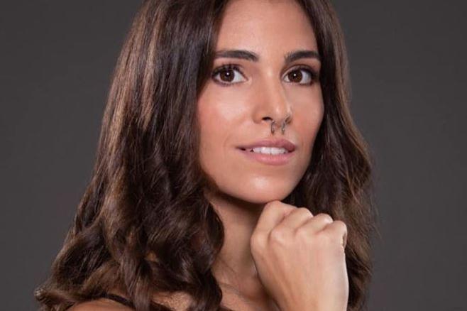 Finalista a Miss Mondo Italia, la ricoprono di insulti: “Ce l’hai fatta solo perché sei lesbica”