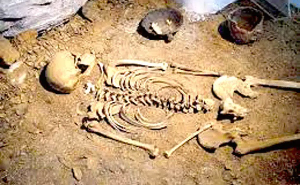 La sepoltura di Sisaia nel vecchio allestimento del museo di Nuoro