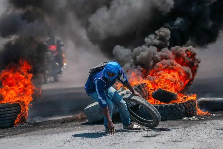 Haiti: violente proteste di piazza dopo l'aumento del costo del carburante