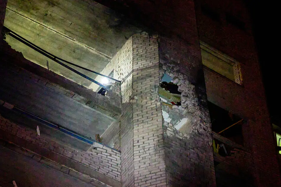 L'edificio colpito (Ansa)