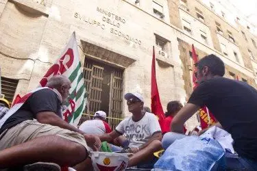 Operai Alcoa a Roma davanti al ministero dello Sviluppo economico