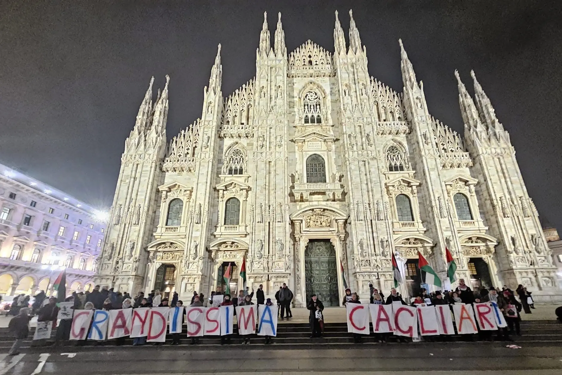 Lo striscione a Milano