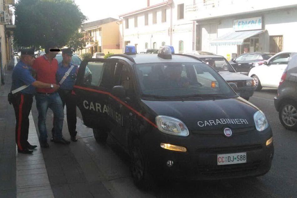 L'arrestato con i carabinieri