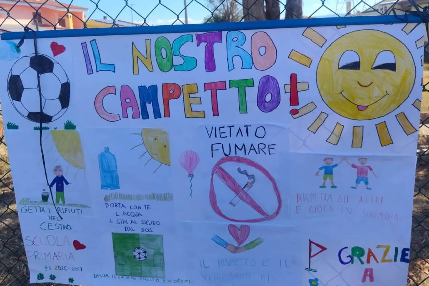 Disegno dei bimbi di Guamaggiore all'ingresso del campetto