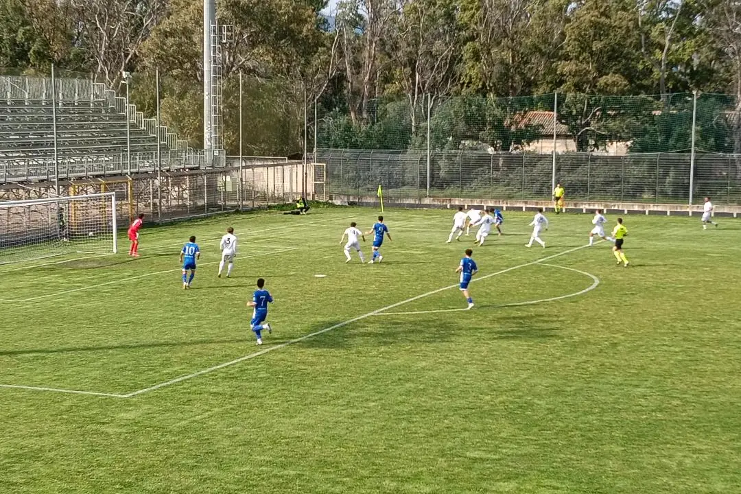 Testagrossa tra i pali durante Olbia-Cassino (foto Ilenia Giagnoni)