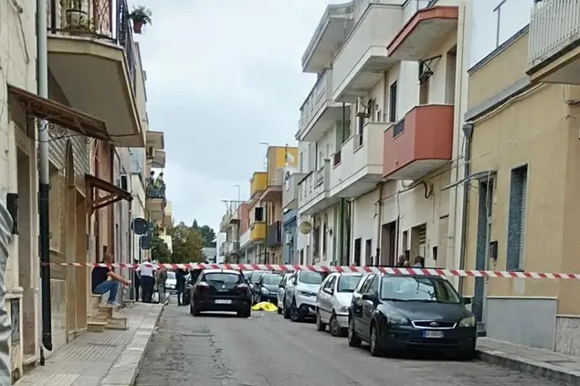 La strada in cui è avvenuta la tragedia (Ansa)