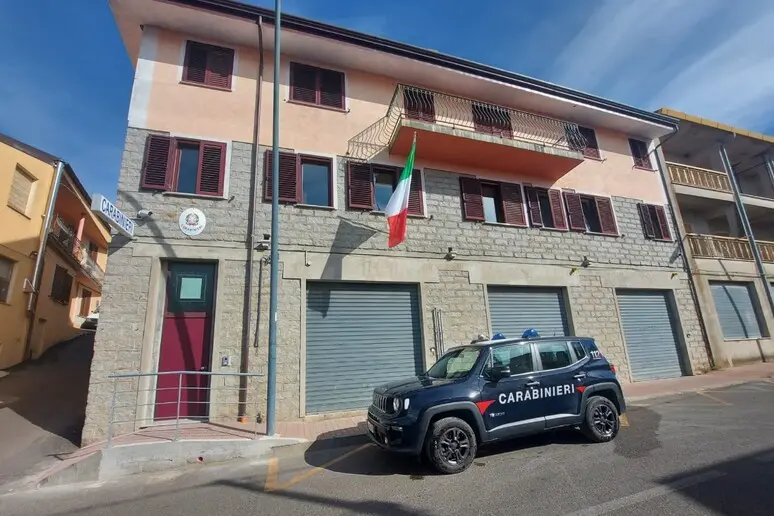 La caserma dei carabinieri a Fonni (Ansa)