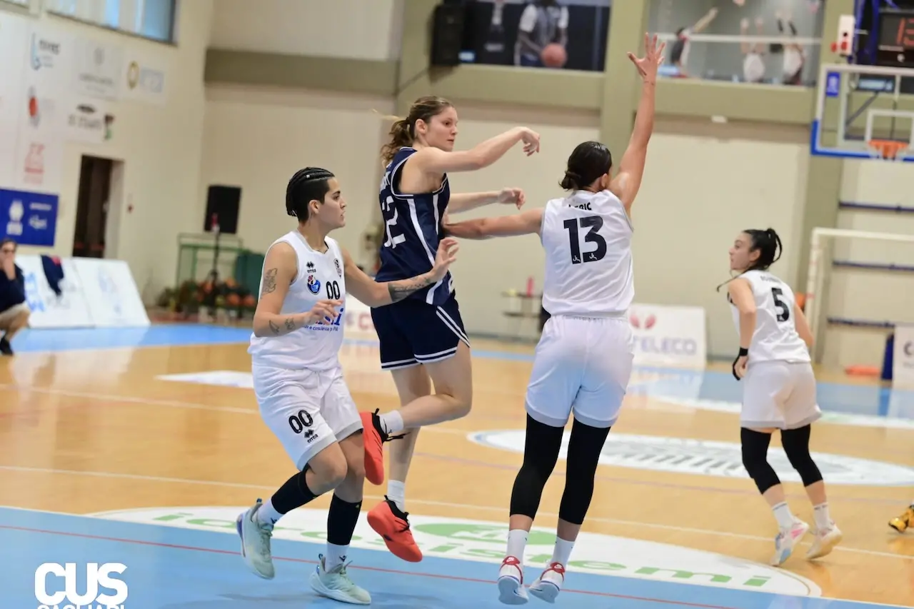 Nasraoui e Peric in azione (foto Chiaramida)